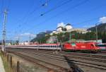 1216 011-7 bei der Ausfahrt aus dem Bahnhof von Kufstein in Richtung Innsbruck.