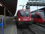 1216 239 in der Abenddmmerung im Salzburger Hauptbahnhof.