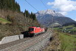 1016 045 und 1293 xxx waren mit einem gemischten Gterzug am 29. Oktober 2024 bei Pfaffenschwend auf dem Weg nach Wrgl.