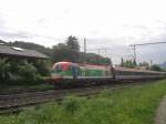 1116 027-4 der  SOS Kinderdorf  - Taurus bei der Durchfahrt des  Bahnhofs von Prien am Chiemsee.