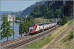 Nur wenige Meter vom Herstellerwerk ist der SBB RABe 502 210 (UIC 94 85 0502 210-3 CH-SBB) kurz nach Villeneuve auf dem Weg nach Lausanne. Im Hintergrund ist das Château de Chillon zu erkennen. Auf der Simplon-Strecke verkehren bisher noch keine ...