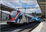 Der SBB LEX RABe 522 226 wartet om Bellegarde (Ain) als RL5 auf die Abfaht nach Genève. 
Leier verkehren auf diese Léman Express Linie RL5 die LEX-Züge nur in den Hauptverkehrszeiten. 

26. August 2024