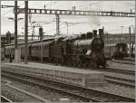 Die SBB (Historic) A 3/5 705 mit einem Extrazug in Biel/Bienne.
