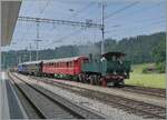 Zum traditionellen Gotthelf M�rit von Sumiswald erreicht der seit einigen Jahren zur Tradition geworden OeBB Extrazug von Balsthal sein Ziel Sumiswald Gr�nen. Den Zug f�hrt die Mallet Dampflok Ed 2 2/2 196, der SCB und am Schluss l�uft die OeBB Ee 936 153 (UIC Ee 91 85 4 936 153-6 CH-OeBB) zur Unterst�tzung mit. 

14. Juni 2025 