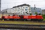 SBB 843 043 und 041 stehen am grauen 18 Mai 2026 in Basel SBB. Das Bild wurde vom Bahnsteig 31 gemacht.
