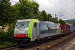 Die BLS Cargo 502, Re 486 502-8/E 486 502 SF  The Alpinists in Europa  (91 85 4486 502-8CH-BLSC) fährt am 07 Juli 2025 mit einem HUPAC KLV-Zug durch Kirchen (Sieg) in Richtung Köln.
