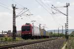 482 045-2 mit einem Containerzug am 14.