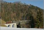 re-420-re-4-4-ii-/310663/die-bls-re-44-192-spiez Die BLS Re 4/4 192 'Spiez' mit einem RE auf de Bunschnbachbrücke bei Weissenburg. 
5. Dez. 2013