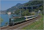 Die letzte grüne SBB RE 4/4 II des GB Personenverkehrs die Re 4/4 II 11161 schiebt bei Villeneuve vor der Kulisse des Château de Chillon die  Dispo -Zug Richtung Lausanne.