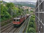 Zwei SBB Re 4/4 II sind bei Montreux mit einem Güterzug in Richtung Wallis unterwegs. 

5. Mai 2020