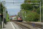 Die SBB Re 4/4 II 11 283 (Re 420 283-4) ist bei Burier mit einem Güterzug auf dem Weg in Richtung Villeneuve. 

7. Sept. 2022