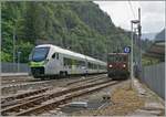 Das Ende einer interessanten Fahrt: Der BLS RE 11 4545 kommt von Biel/Bienne und endet in Iselle ei Trasquera (Weiterfahrt mit Busen infolge SEV). Der Zug bediente Lyss, Zollikofen, Ostermundigen, Gümligen, Münsingen, Thun, Spiez, Mülenen, Reichenbach im Kandertal, Frutigen, Kandersteg, Goppenstein, Hohtenn, Ausserberg, Eggerberg und Brig; fuhr aber nicht via Bern. Der Zug besteht aus dem BLS RABe 528 111 und 101. Im Hintergrund ist die BLS Re 4/4 195 mit ihrem abfahrbereiten Autotunnelzug zu sehen.

17. August 2024.