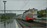 Re 460 036-7 mit ihrem IC nach St.Gallen fhrt in Puidoux Chexbres durch. 
27. Mai 2011