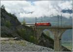 Umleitungsverkehr auf der BLS Bergstrecke: eine Re 460 auf dem Lugelkin-Viadukt bei Hohtenn.
4. Mai 2013