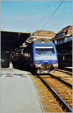 Die SBB Re 460 018-6 ist in Lausanne als  PEPSI -Werbelok unterwegs. 

Analogbild aus dem Jahre 1997