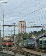 Neben dem angepeilten Sujet Re 465 mit RE nach Neuchtel, bietet diese Bild aus Bern ncoh so manche Gelegenheit, Details unter dem Titel  Bahnhofsvorfeldambiente in der Hauptstadt  zu entdecken. 
28. Juli 2010
