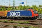 482 006-4 fuhr mit vielen Containern am Haken durch Harburg. 7.5.11