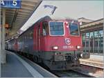 Auch wenn erst bei näherem Hinsehen erkennbar: Zwei SBB Re 6/6 warten in Lausanne mit ihrem Zug auf die Weiterfahrt in Richtung St-Maurice. 
Der Vollständigkeit halber hier die Loknummer der Re 6/6: An der Spitze die SBB Re 6/6 11610 (Re 620 91 85 4 620 010-9 CH SBBC) und dahinter die Re 6/6 11683 (Re 620 91 85 4 620 083-6 CH SBBC).

16. Mai 2025
