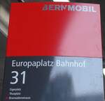 (199'923) - BERNMOBIL-Haltestellenschild - Bern, Europaplatz Bahnhof - am 10.