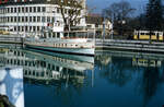 (D 020) - Aus dem Archiv: STI Thun - Moser/R&J Personenanhnger (ganz links) + STI Tram Nr. 1 um 1958 bei der Schifflndte Thun