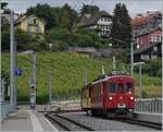 Der Blonay Chamby RhB Bernina Bahn ABe 4/4 I 35 ist mit dem Riviera Belle Epoque Zug von Chaulin nach Vevey in St-Légier Gare angekommen. 

5. Juni 2022
