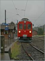 b-c-blonay-chamby/859160/die-dm-22-n176-3-hat Die Dm 2/2 N° 3 hat Blonay verlassen und der erste Zug des Tage, wartet auf die Abfahrt nach Chaulin Musée. Für diesen Dienst ist heute der Bernina Bahn RhB ABe 4/4 I der Blonay- Chamby Bahn eingeteilt. 

18. August 2024