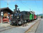 Dampffestival 2006 der Blonay-Chamby Bahn: ein herrlich bunter Dampfzug mit der G 3/3 N° 6 an der Spitze wartet in Blonay auf die Abfahrt.