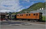 Die RhB Ge 4/4 81 de Blonay-Chamby Bahn wartet in Blonay auf den Gegenzug damit sie mit ihrem Riviera Belle Epoque Express nach Chaulin weiter fahren kann.