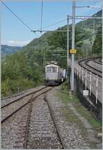 Les chemins de fer disparus - Die verschwundenen Bahnen (LLB 1915 - 1967) Der Leuk Leukerbad Bahn Triebwagen mit der Anschrift ABDeh 2/4 N° 10 erreicht mit seinem Museumszug N° 1009 von Blonay kommend den Bahnhof von Chamby. 13. September 2025