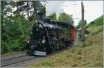 Die BFD HG 3/4 N° 3 der Blonay Chamby Bahn legte in Chantemerle einen kurzen Halt ein, wobei auffällig viele Reisende ausgestiegen sind. Vorsichtig setzt sich die Lok mit ihrem schweren Reisezug wieder in Bewegung, um nach Chaulin zu fahren. 

8. September 2024