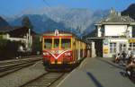 An einem Augustmorgen 1982 warten ES 10.203 oder 204 (ex MThB ABDm 2/4) und davor ET 10.103 oder 104 der Montafonerbahn im Bahnhof Schruns auf Fahrg�ste nach Bludenz