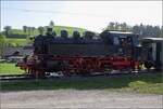 Dampftage Huttwil mit frisch genesenem Bubikopf. 

64 518 bei der Ausfahrt aus dem Bahnhof H�usernmoos. Oktober 2023.