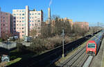 Die Strecke Uster - Wetzikon - Rüti ZH - Rapperswil: Einfahrt nach Nänikon-Greifensee, wo immer mehr die Atmosphäre eines zürcher Vororts herrscht.