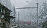 Bei starkem Schneetreiben kommt der ABe 4/16 3127 am 01.04.2022 im Bahnhof Davos Wiesen an. Die Wartezeit ließ sich in diesem unbesetzten Bahnhof im gemütlichen und geheizten Warteraum gut aushalten - eine für mich als Besucher aus dem nördlichen Nachbarland ungewohnte Erfahrung. Ich kenne deutsche Großstadtbahnhöfe mit einer geringeren Aufenthaltsqualität, von den zahlreichen Nebenbahn- oder S-Bahn-Haltestellen ganz zu schweigen.