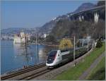 Im Winter an Samstagen (noch bis am 2. 4) verkehrt der TGV 7.58 ab Paris statt nur bis Lausanne gleich bis Brig, hier beim Château de Chillon zu sehen.
19. März 2016