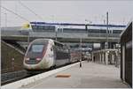 Im oberen Bildteil steht der SNCF Z 27582 im Bahnhof von Meroux (TGV), während im unteren Bildteil der TGV Lyria 9206 den Bahnhof Belfort-Montbéliard TGV verlässt um planmässig erst wieder an seinem Ziel in Paris Gare de Lyon anzuhalten. 
15. Dez. 2018