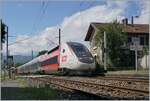 Der TGV LYRIA 4717 von Paris nach Genève bei der Durchfahrt in Pougny-Chancy und ist somit noch etwa 5 Kilometer von La Plaine und somit dem SBB Netz entfernt.