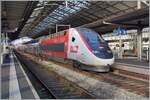 Der TGV Lyria Rame 4718 wartet in Lausanne auf die Abfahrt. Die UIC Nummer des 2012 von Alstom gebauten Triebkopfes lautet: 93 87 03 10035-5 F-SNCF.

7. Dezember 2023