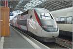 Lyria/864091/der-mit-olympischer-werbung-bestueckte-tgv Der mit olympischer Werbung bestückte TGV Lyria Rame 4718 von Paris Gare de Lyon (via Dijon) erreichte Lausanne als TGV Lyria 9261 auf Gleis 4 und stand somit zum Fotografieren äusserst ungeschickt, da auf dem anderen Bahnsteig ein ICN den Blick verwehrte.

2. September 2024