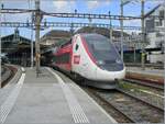 Der Lyria TGV 4717 wartet in Lausanne auf die baldige Abfahrt nach Paris Gare de Lyon. 

8. Mai 2025