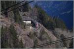 Ein ICN auf der Gotthard-Nordrampe - doch die Fotostelle war nicht ganz ideal, entweder behindern Kabel die Sicht oder ...
(14.3.2014)