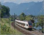 Zwei SBB Flirt RABe 523 sind kurz nach Villeneuve auf dem Weg in Richtung Lausanne. 

30. Juni 2025