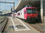 Ein ex TRAVYS RBDe 560 Domino wartet mit einem SBB RBDe 560 als R9 Regionalzug nach Kerzers in Lausanne auf die Abfahrt.