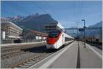 Der SBB Giruno RABe 501 013  ZUG  ist als IC 21 10684 von Lugano nach Basel unterwegs und hält in Altdorf UR. 

4. Sept. 2023