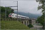 Der SBB RABe 522 207 nach Meroux TGV fährt kurz vor der Ankunft in Grenchen Nord über den BLS /MLB Mösli Viadukt.