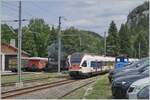 Ein Blick ins Areal der CTVJ (Compagnie du Train � Vapeur de la Vall�e de Joux) mit dem im Vordergrund in Le Pont ankommenden SBB RABe 523 025 von Ailge nach Le Brassus.