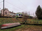 BLS NINA 525 014 als Berner S5 von Payerne nach Bern bei der Ausfahrt aus Faoug.