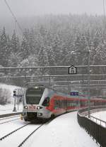 SOB: SOB-FLIRT 526 059-1 der S 13 Wädenswil-Einsiedeln (leider zum Zeitpunkt nicht angeschrieben) bei der Einfahrt in den Bahnhof Biberbrugg am 17.