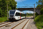 Der Stadler GTW 2/6 - RABe 526 729-9   Kanton Aargau  (RABe 94 85 7526 729-9 CH-THB) der Thurbo AG erreicht am 17.06.2016 bald den Hp Bietingen.