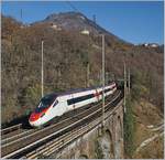 etr-610/590413/ein-sbb-etr-610-als-ec Ein SBB ETR 610 als EC Richtung Schweiz kurz nach Preglia.
21. Nov. 2017